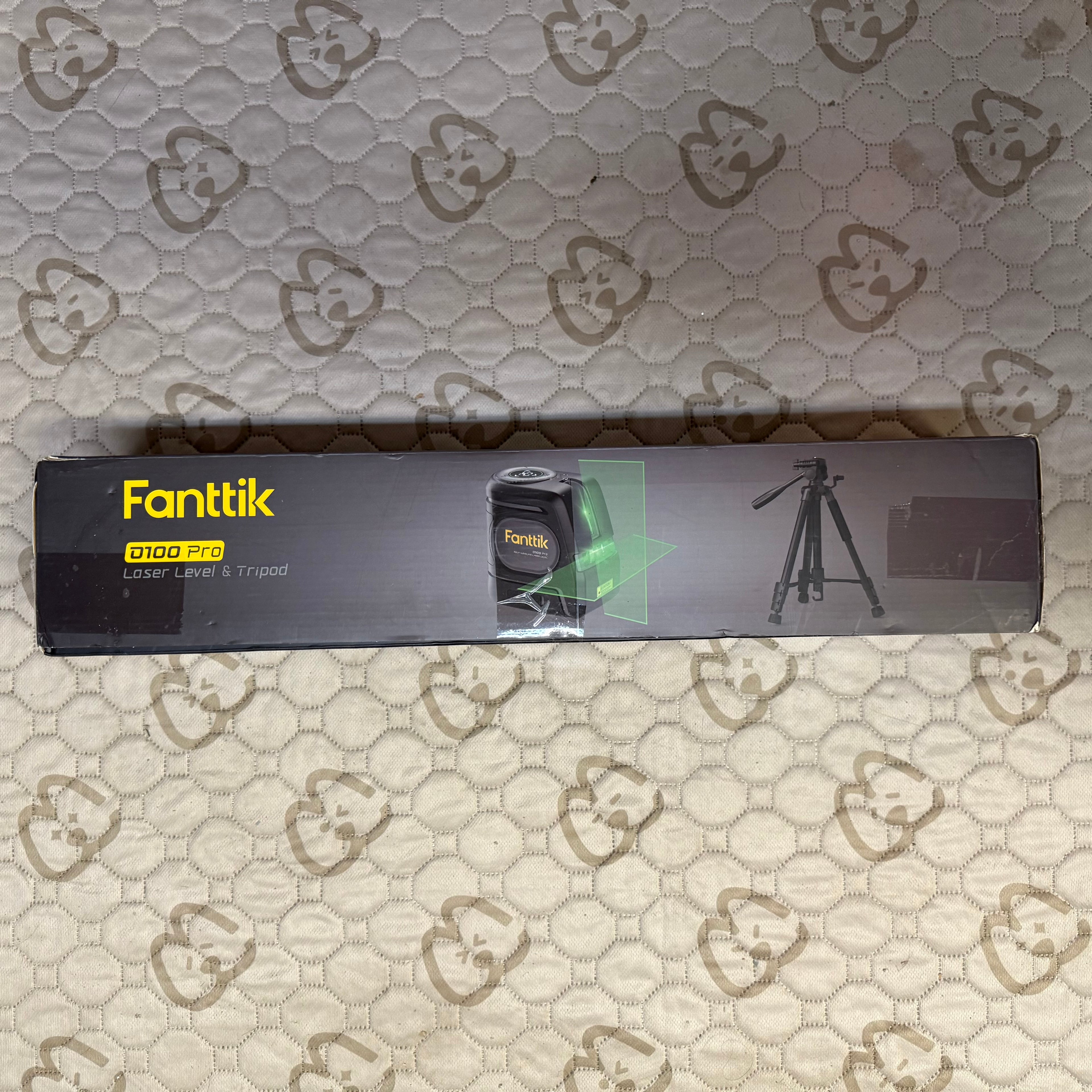 Fanttik Camera Tripod with Panoramic Head (Open Box Like New)