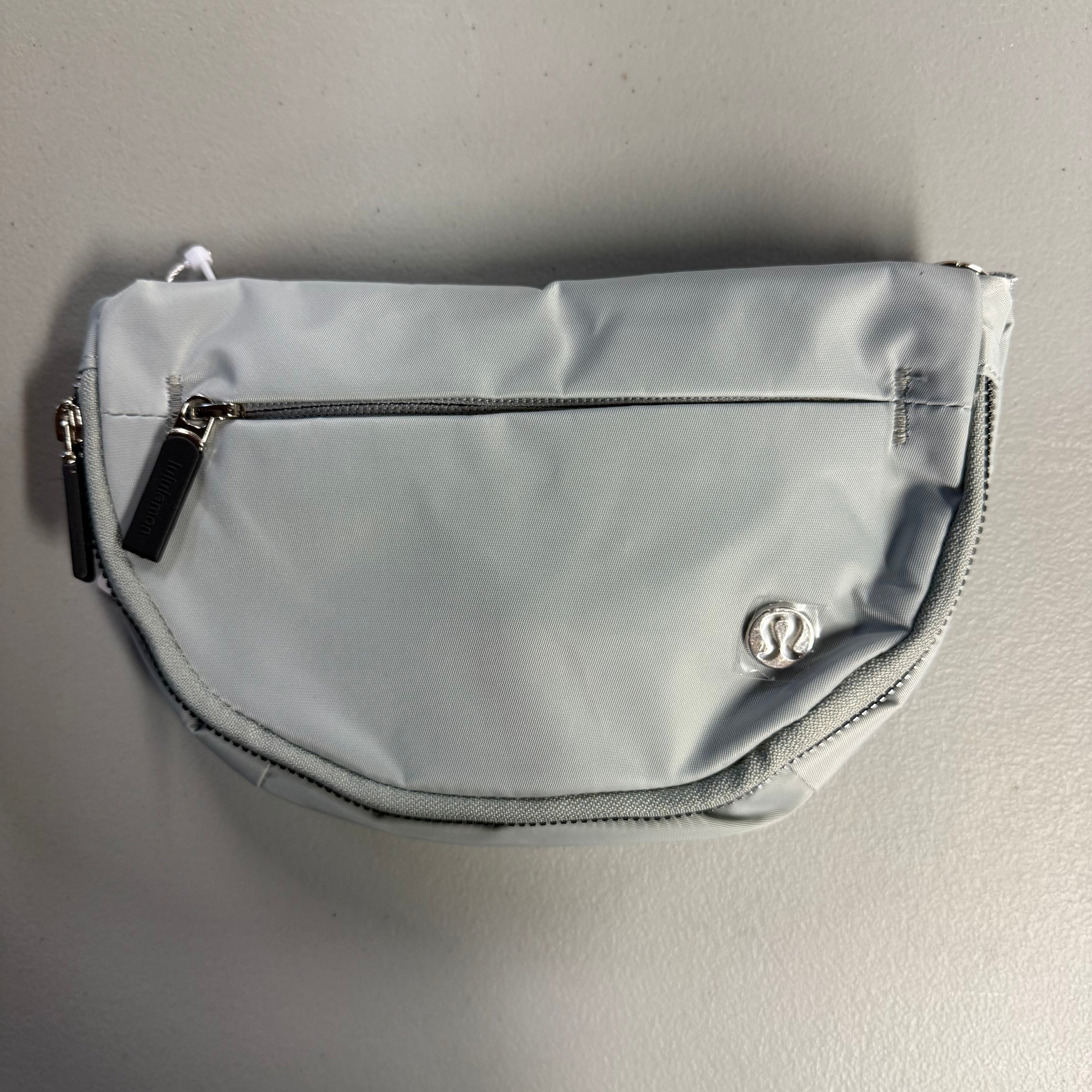 Lululemon Everywhere Belt Bag - Gray/Silver