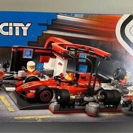 LEGO City Formula 1 Race Car - Building Set with Pit Crew Minifigures