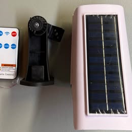 Solar Motion Sensor Light - 122 SMD LEDs with Remote Control - Open Box Like New