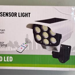 Solar Motion Sensor Light - 122 SMD LEDs with Remote Control - Open Box Like New