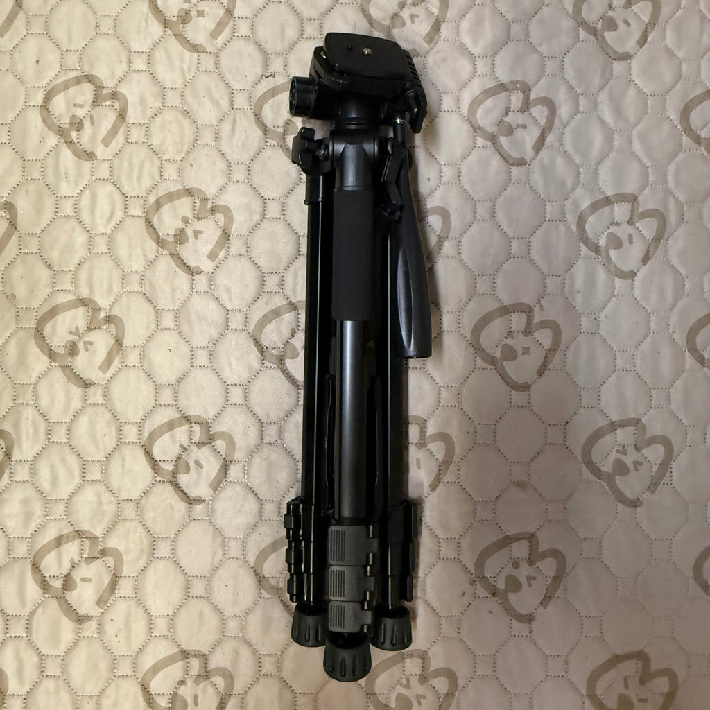 Fanttik Camera Tripod with Panoramic Head (Open Box Like New)