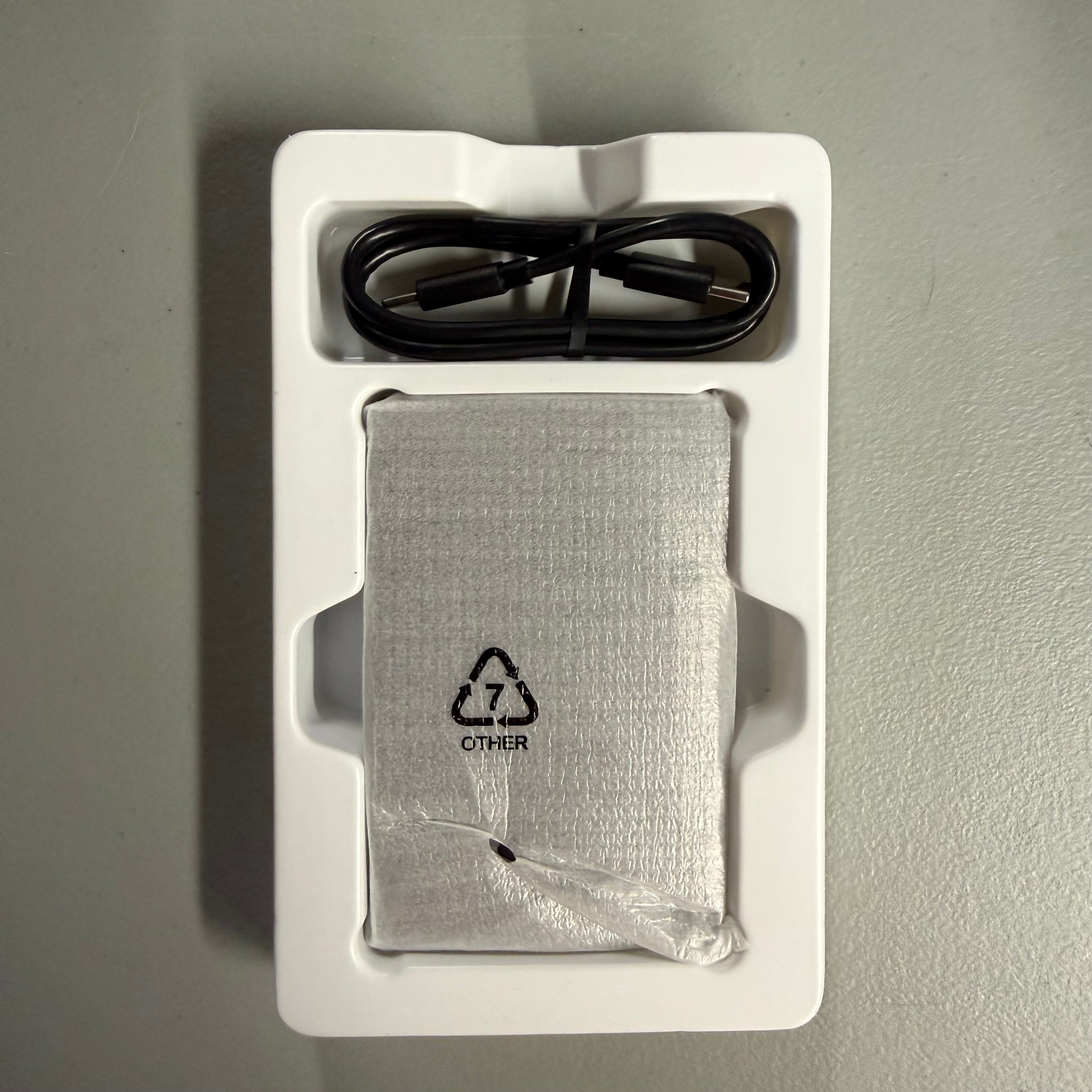 ESR Qi2 MagSlim Wireless Power Bank 5000mAh - MagSafe Compatible (Open Box/Like New))