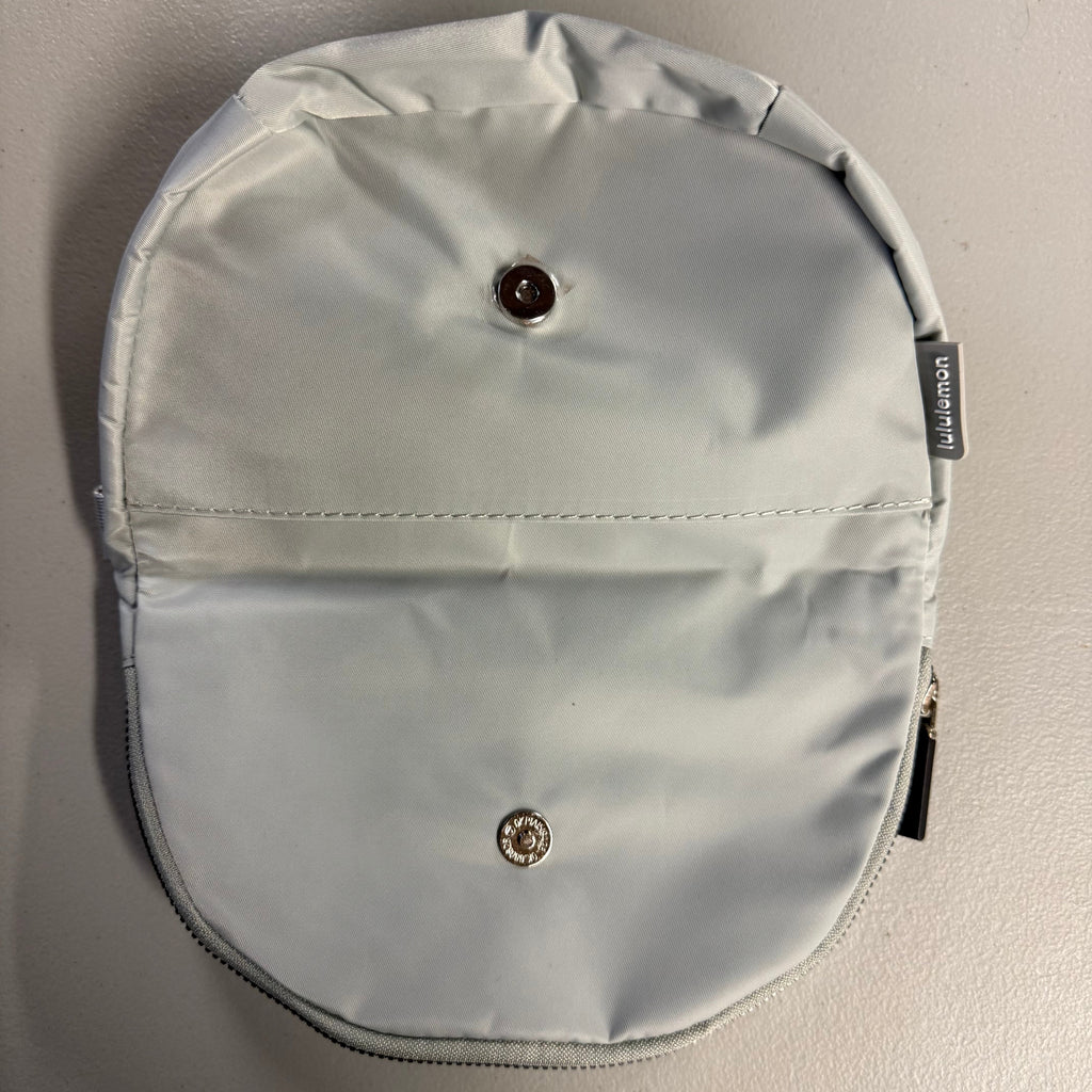 Lululemon Everywhere Belt Bag - Gray/Silver