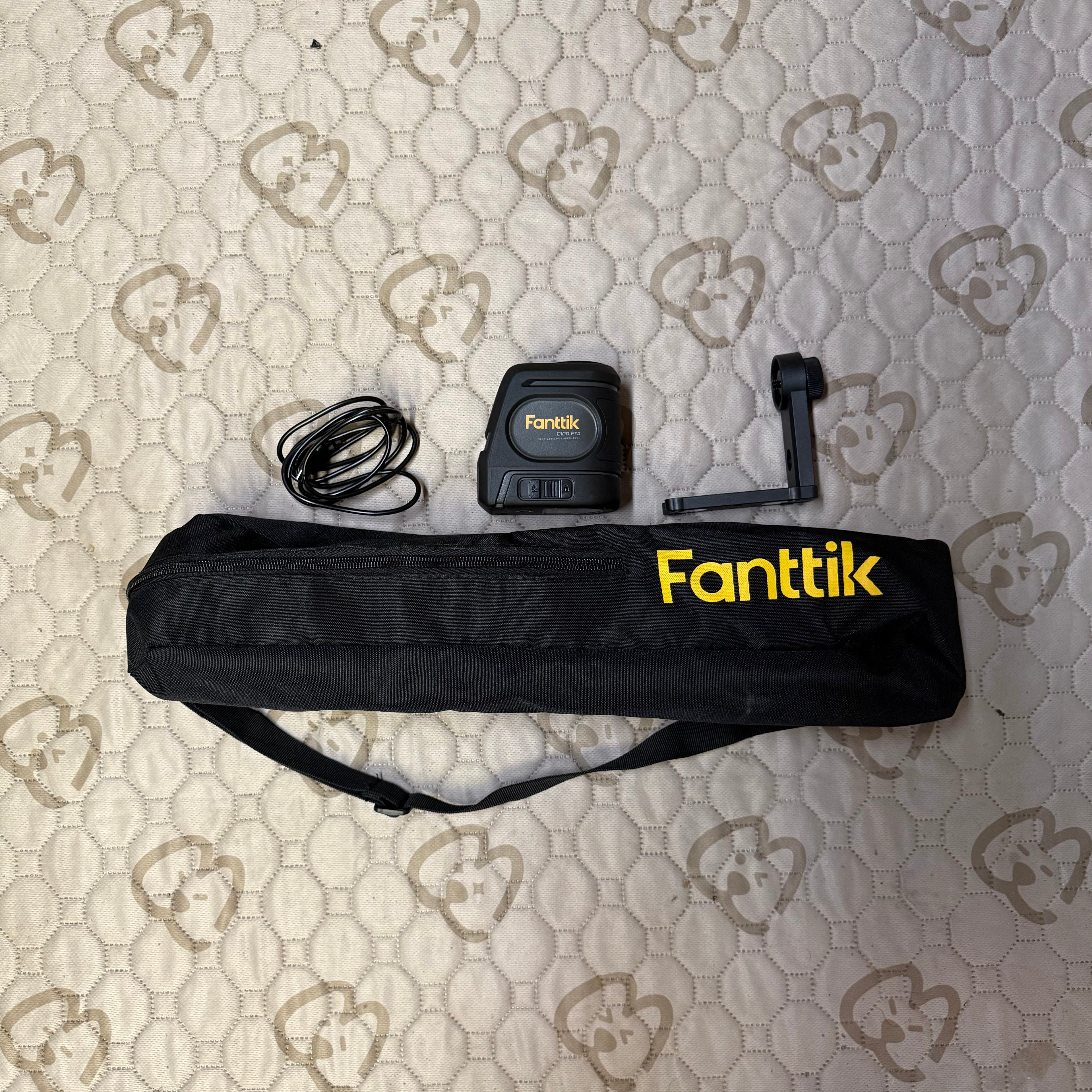 Fanttik Camera Tripod with Panoramic Head (Open Box Like New)