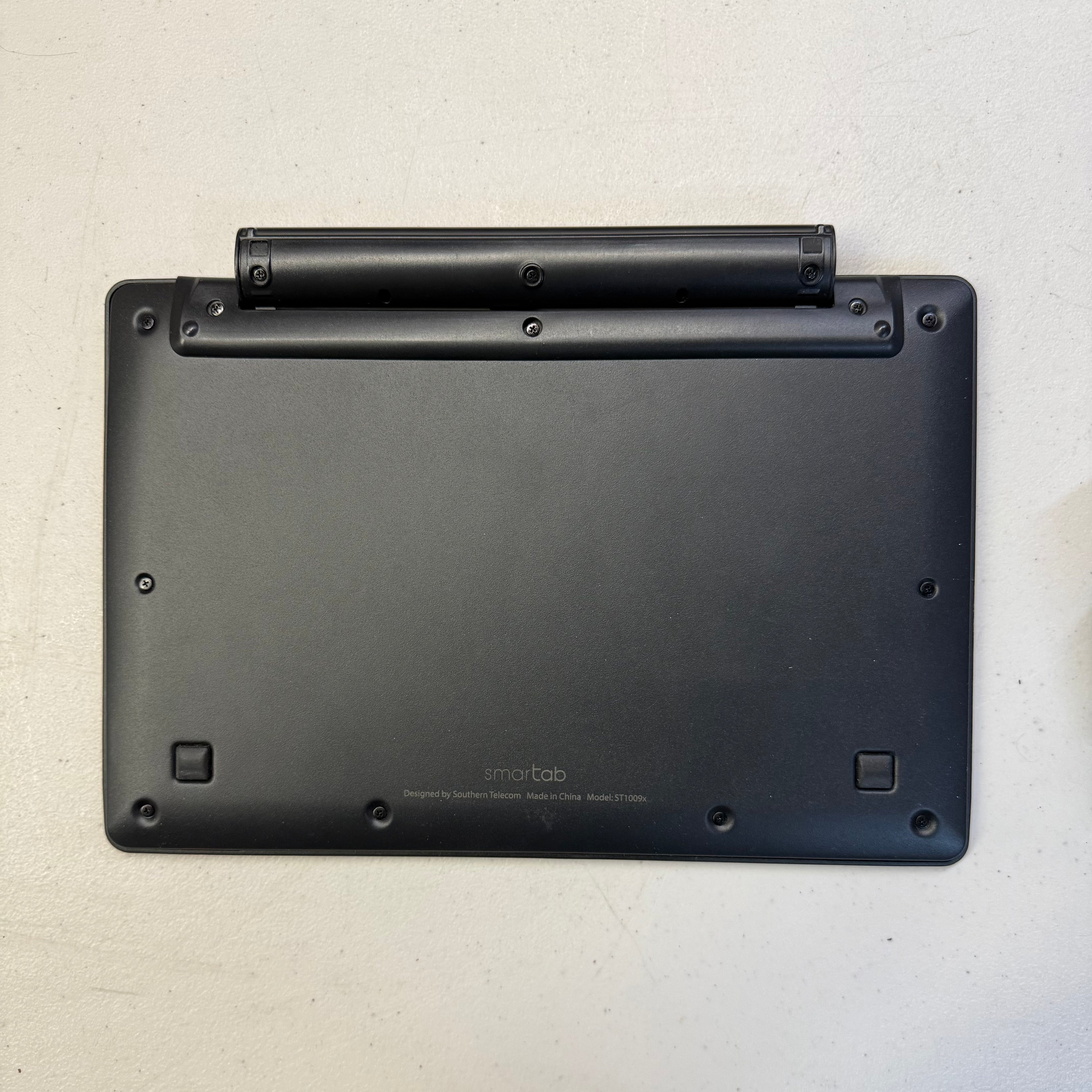 SuperSonic SC-1022KB 10.1" Windows Tablet with Keyboard - 32GB (Used - Good Condition)