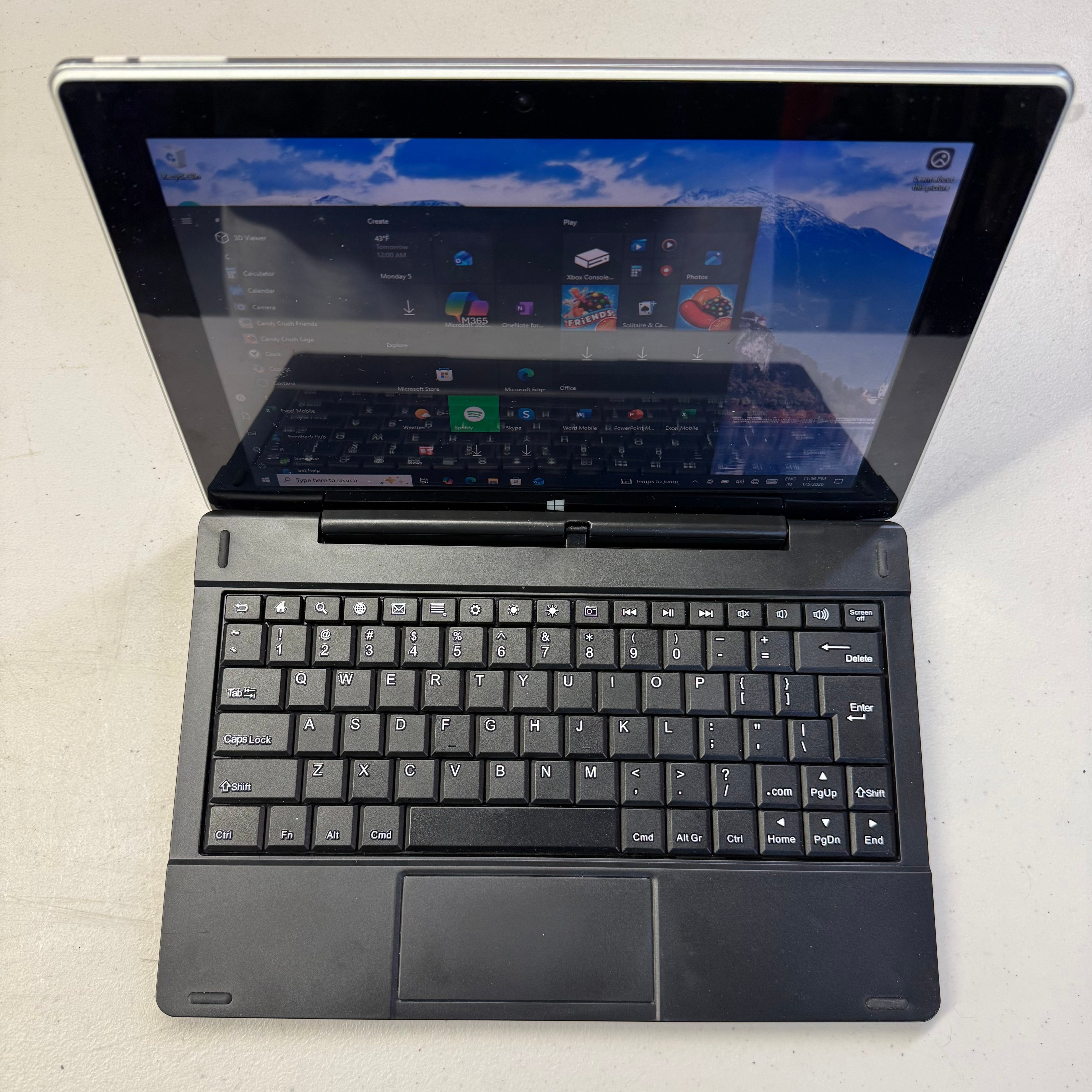 SuperSonic SC-1022KB 10.1" Windows Tablet with Keyboard - 32GB (Used - Good Condition)