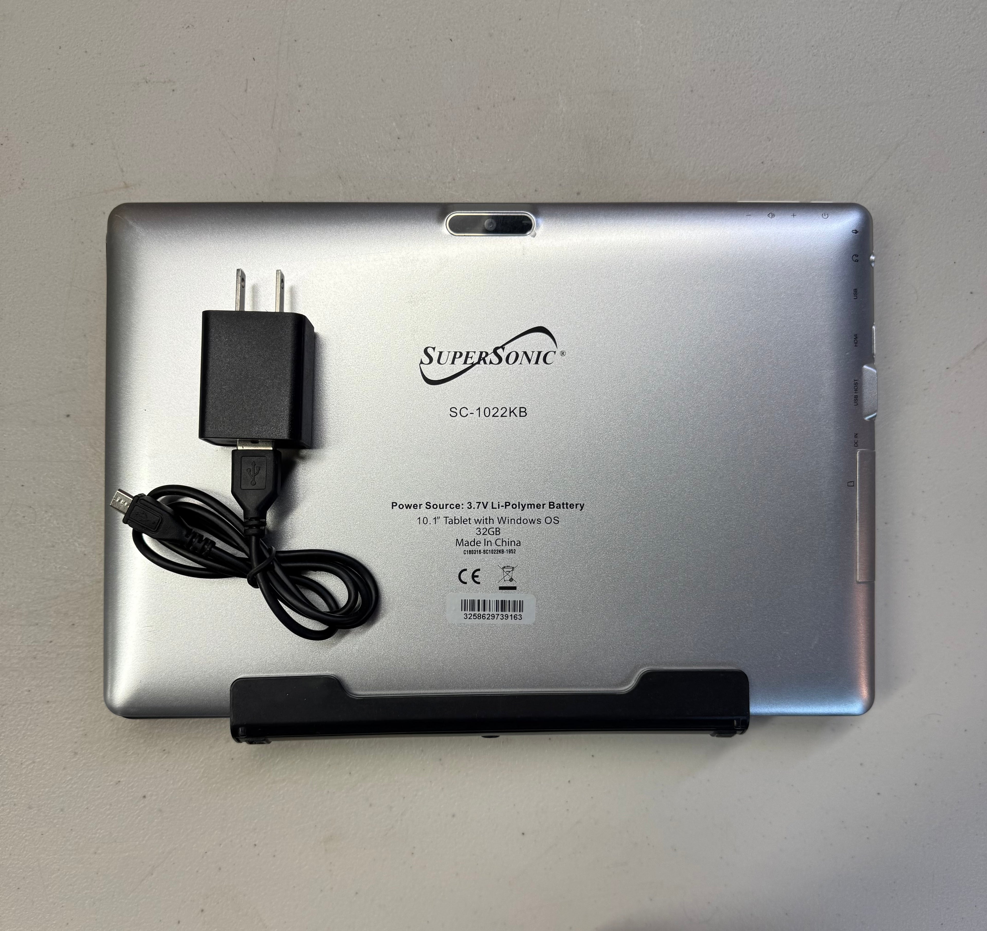 SuperSonic SC-1022KB 10.1" Windows Tablet with Keyboard - 32GB (Used - Good Condition)